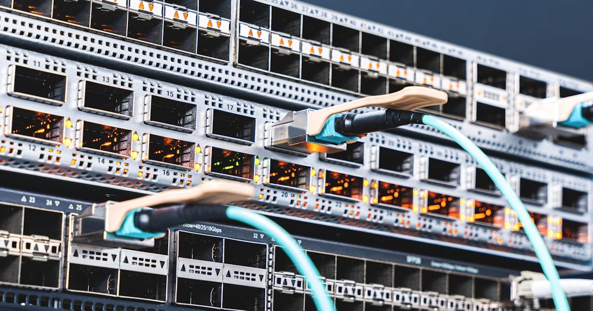 Network technology equipment managing DNS propagation and routing